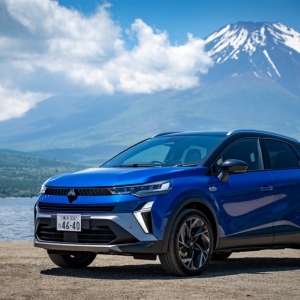 【欧州で大ヒット】ルノーの小型SUV「キャプチャー」が新型に。2つのハイブリッドの差やライバルとの違いは？ ...
