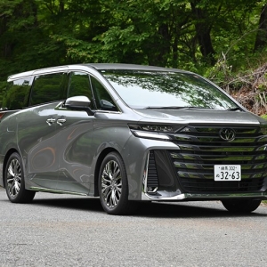 1000万円超でも乗れば売れるのも納得。「ヴェルファイアPHEV」は“ショーファーカー”の完成形だった ...