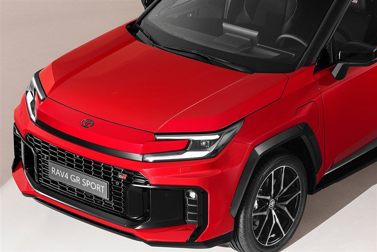 【揺れ動くEV】電動化の本気度に疑問符？ PHEVの航続距離を“あえて抑える”トヨタとヒョンデの真意とは