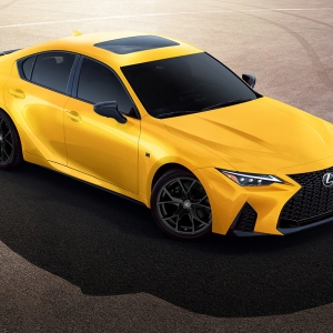 レクサス「IS」が生産終了に。世界のライバル相手に「先進技術」で戦ったコンパクトFRスポーツセダンの“波瀾万丈な歴史” ...