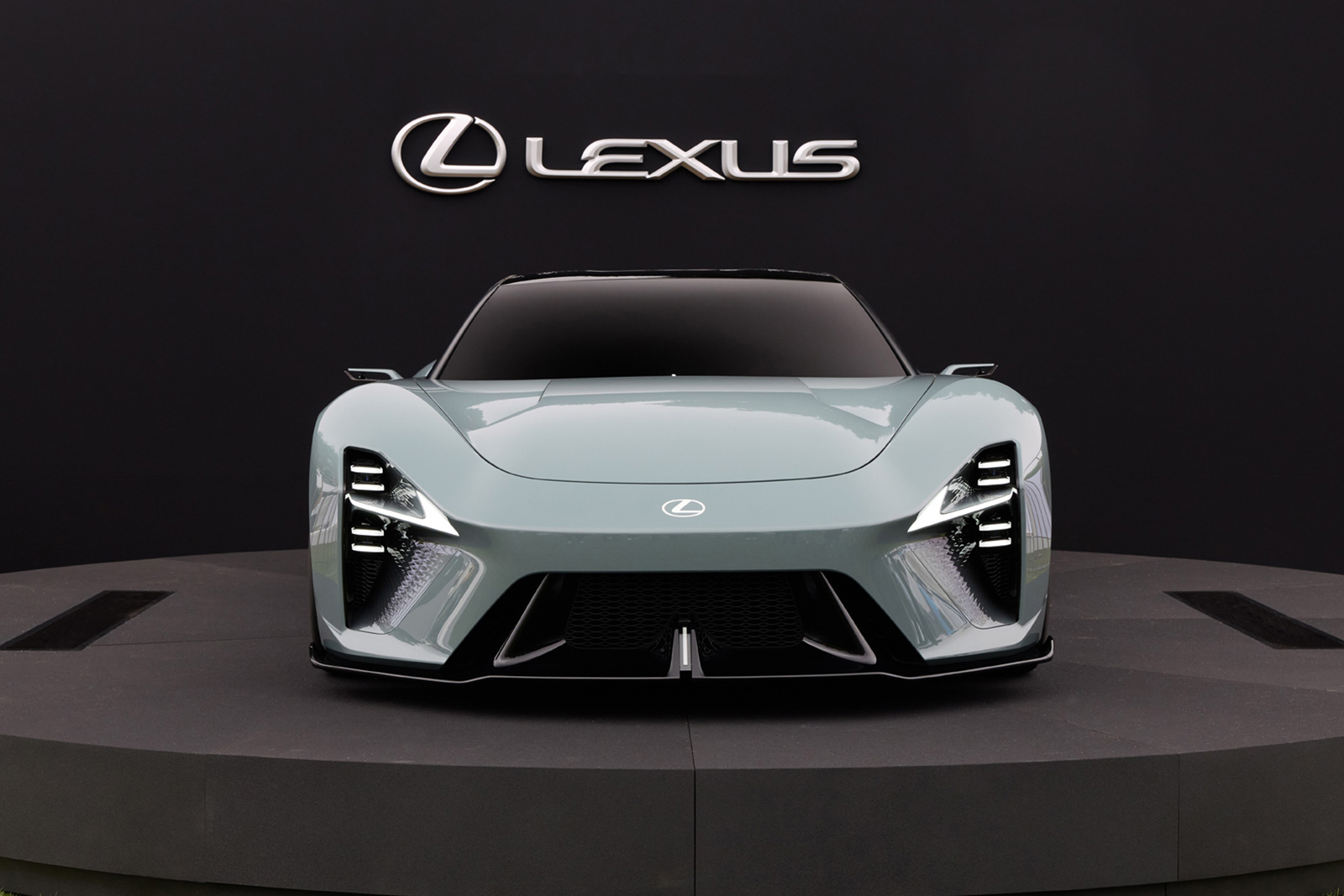 フェラーリやポルシェも驚く“和製スーパースポーツ”登場前夜。トヨタ「GTコンセプト」とレクサス「LFR」の関係を整理する